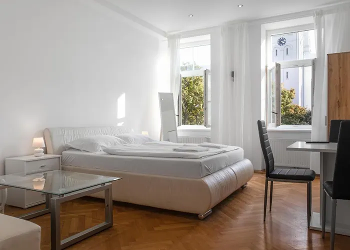 Private In Spacious 7-bedroom Near Hauptbahnhof * וינה