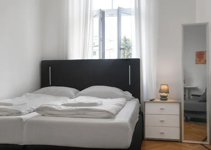 Διαμέρισμα Private In Spacious 7-bedroom Near Hauptbahnhof *