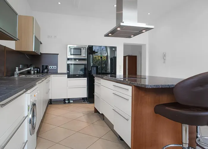 Private In Spacious 7-bedroom Near Hauptbahnhof Διαμέρισμα