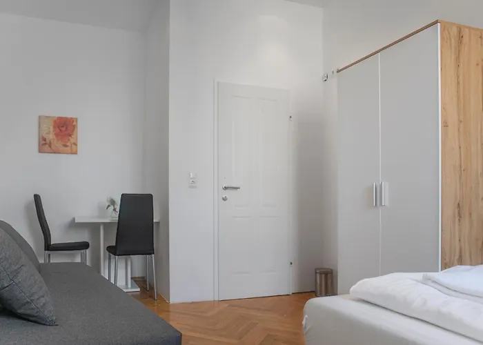 Private In Spacious 7-bedroom Near Hauptbahnhof * וינה
