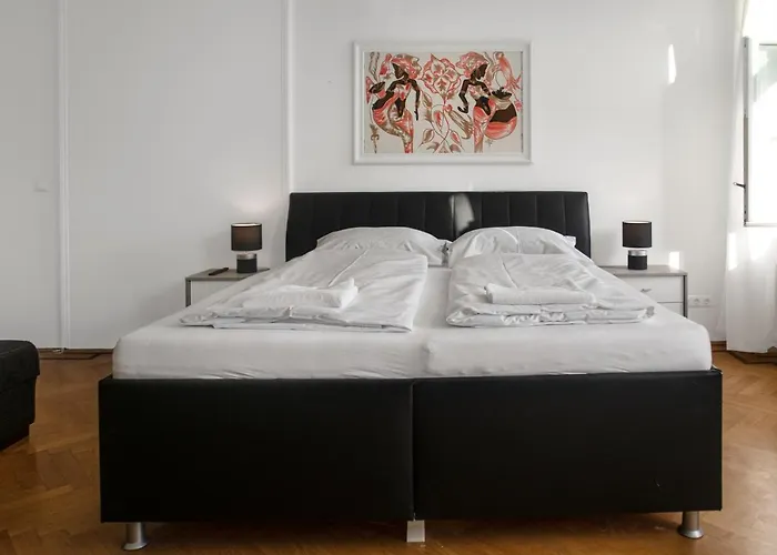 Private In Spacious 7-bedroom Near Hauptbahnhof Apartamento Viena