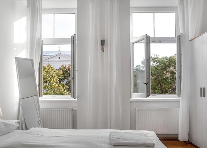 Private In Spacious 7-bedroom Near Hauptbahnhof Διαμέρισμα *