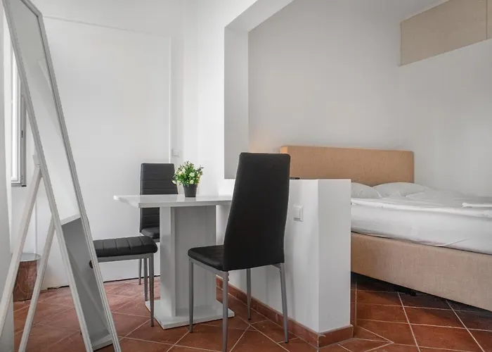 Private In Spacious 7-bedroom Near Hauptbahnhof Διαμέρισμα *