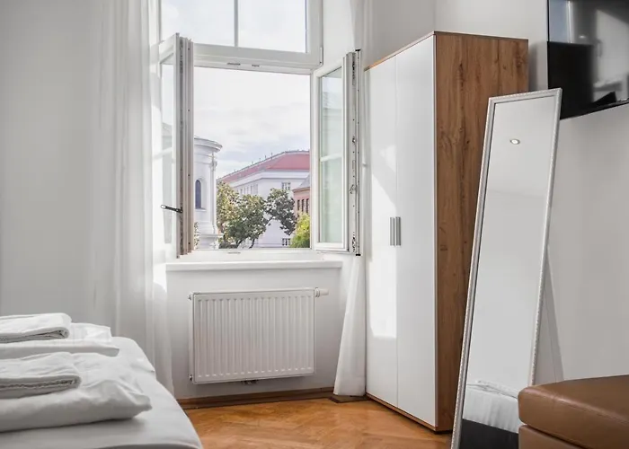 Διαμέρισμα Private In Spacious 7-bedroom Near Hauptbahnhof
