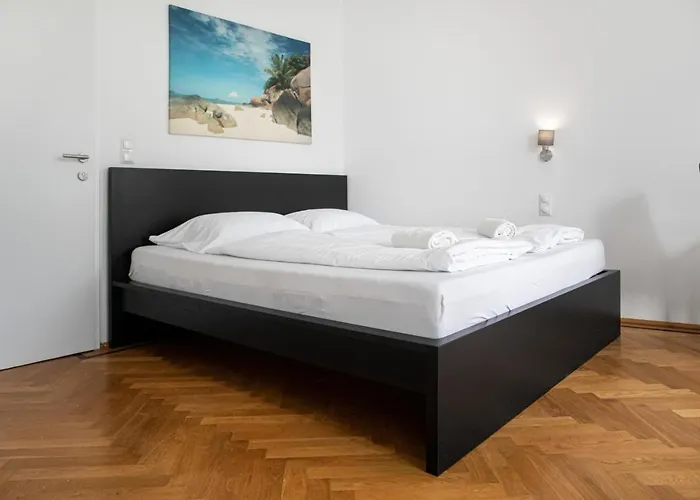 Private In Spacious 7-bedroom Near Hauptbahnhof Διαμέρισμα