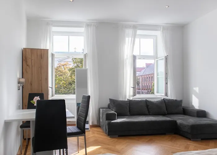 Διαμέρισμα Private In Spacious 7-bedroom Near Hauptbahnhof
