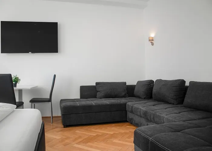 Private In Spacious 7-bedroom Near Hauptbahnhof *