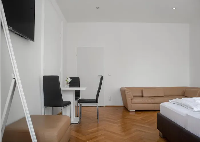 Private In Spacious 7-bedroom Near Hauptbahnhof Διαμέρισμα