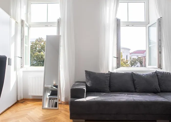 Private In Spacious 7-bedroom Near Hauptbahnhof Διαμέρισμα