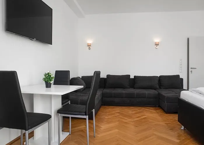 Private In Spacious 7-bedroom Near Hauptbahnhof Διαμέρισμα Βιέννη