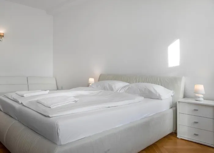 Private In Spacious 7-bedroom Near Hauptbahnhof *