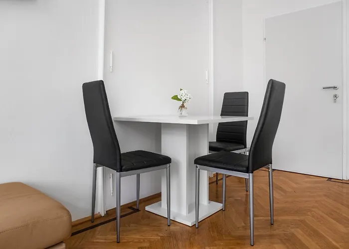 Private In Spacious 7-bedroom Near Hauptbahnhof * Βιέννη