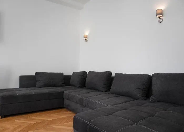 Private In Spacious 7-bedroom Near Hauptbahnhof Διαμέρισμα