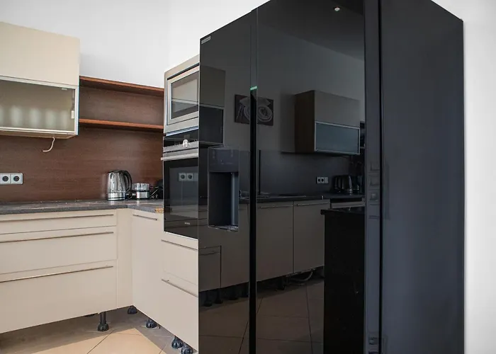 Private In Spacious 7-bedroom Near Hauptbahnhof