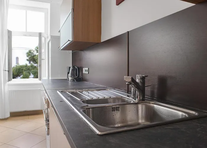 Private In Spacious 7-bedroom Near Hauptbahnhof