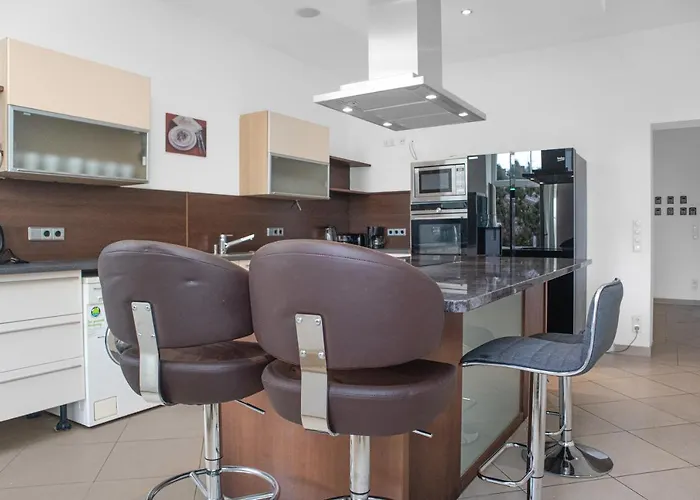 Διαμέρισμα Private In Spacious 7-bedroom Near Hauptbahnhof