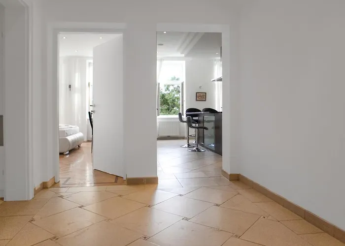 Private In Spacious 7-bedroom Near Hauptbahnhof * Βιέννη
