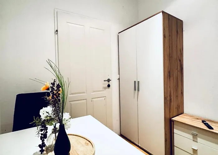 Private In Spacious 7-bedroom Near Hauptbahnhof * Βιέννη