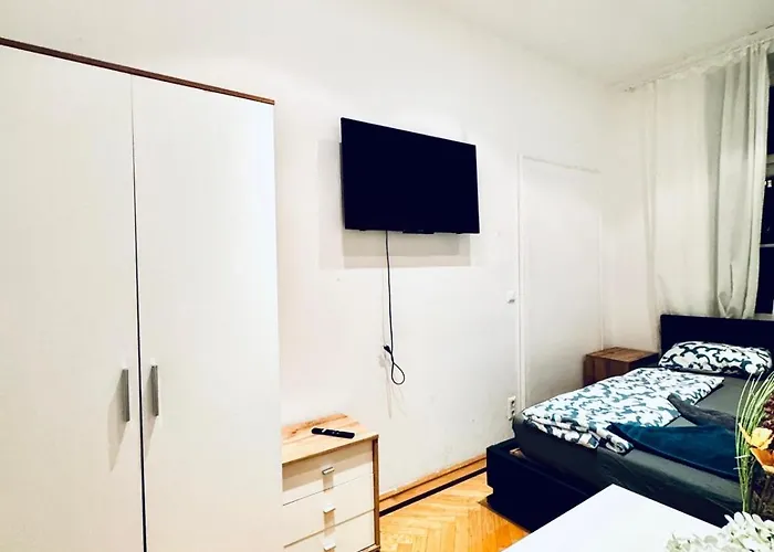 Private In Spacious 7-bedroom Near Hauptbahnhof Διαμέρισμα